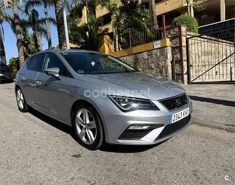 Usado Seat Leon FR 150 CV (110 kW) 2018 Gris / plata Berlina