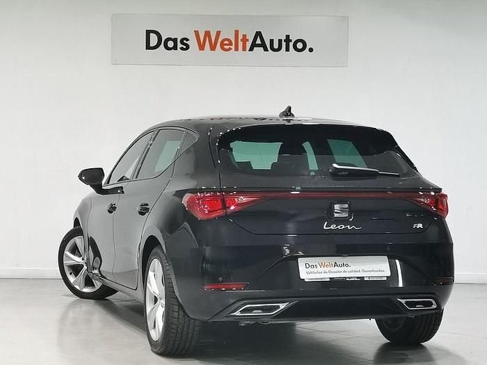 Usado Seat Leon FR 204 CV (150 kW) 2025 Negro Berlina