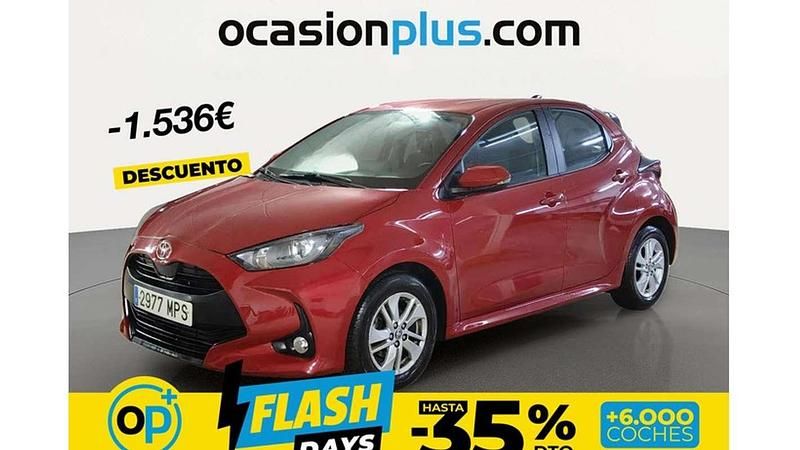 Usado Toyota Yaris Edition 125 CV (91 kW) 2024 Rojo Utilitario