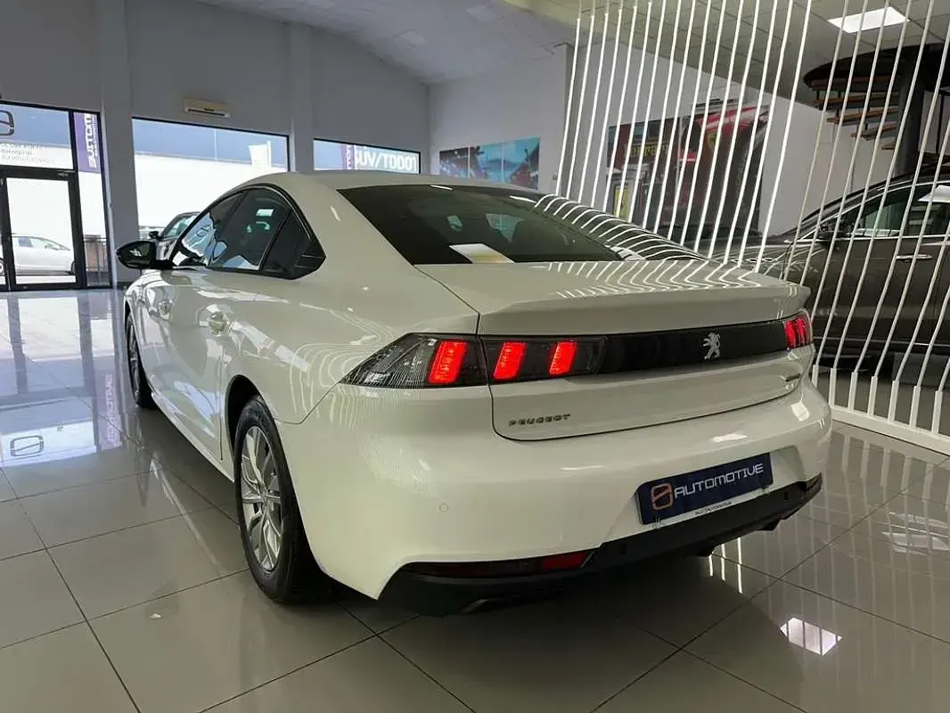 Usado Peugeot 508 Active 131 CV (96 kW) 2023 Blanco Berlina