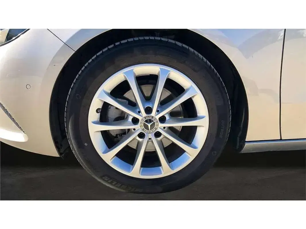 Usado Mercedes B200 136 CV (100 kW) 2020 Plateado Utilitario