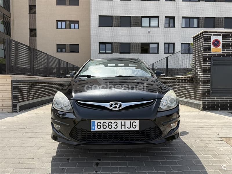 Negro Usado 2012 Hyundai i30 Comfort Berlina | 5900 € (Buen precio) - Imagen 1/4