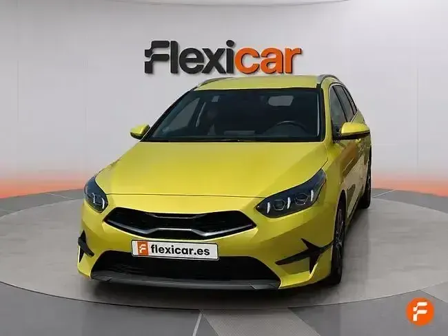 Usado Kia Ceed 120 CV (88 kW) 2023 Amarillo Utilitario