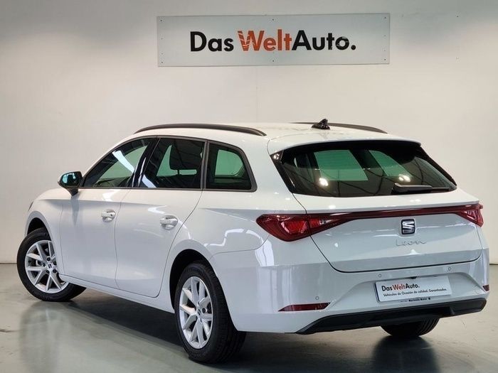 Blanco Usado 2022 Seat Leon ST Style Familiar | 19.990 € (Un poco caro) - Imagen 1/4