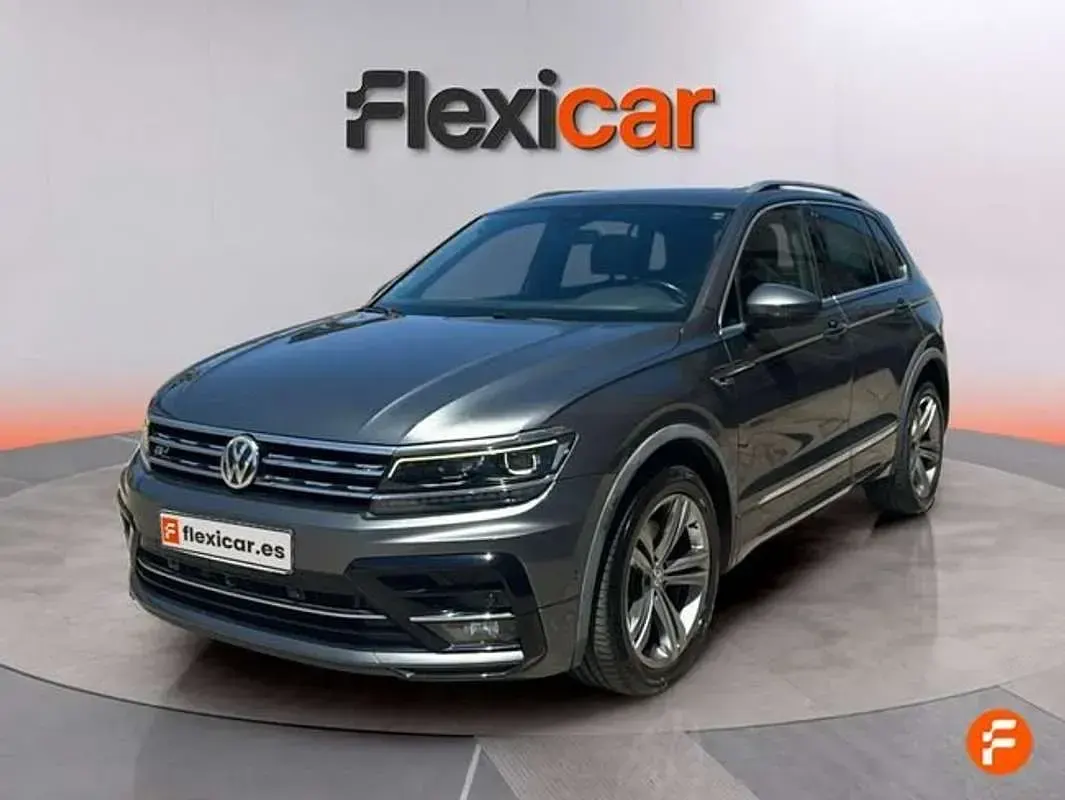 Usado VW Tiguan Sportline 190 CV (139 kW) 2018 Gris SUV