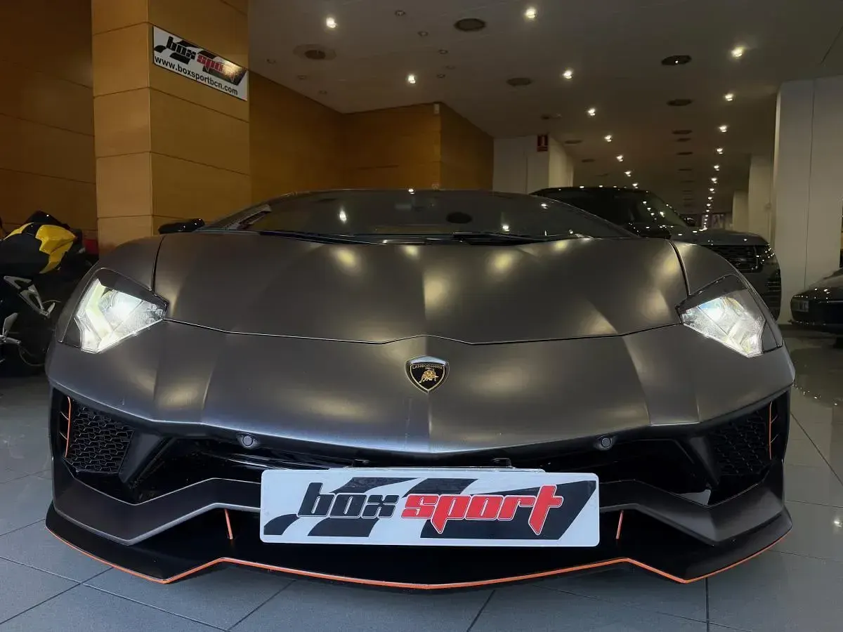 Usado Lamborghini Aventador 700 CV (514 kW) 2017 Gris metalizado Coupe