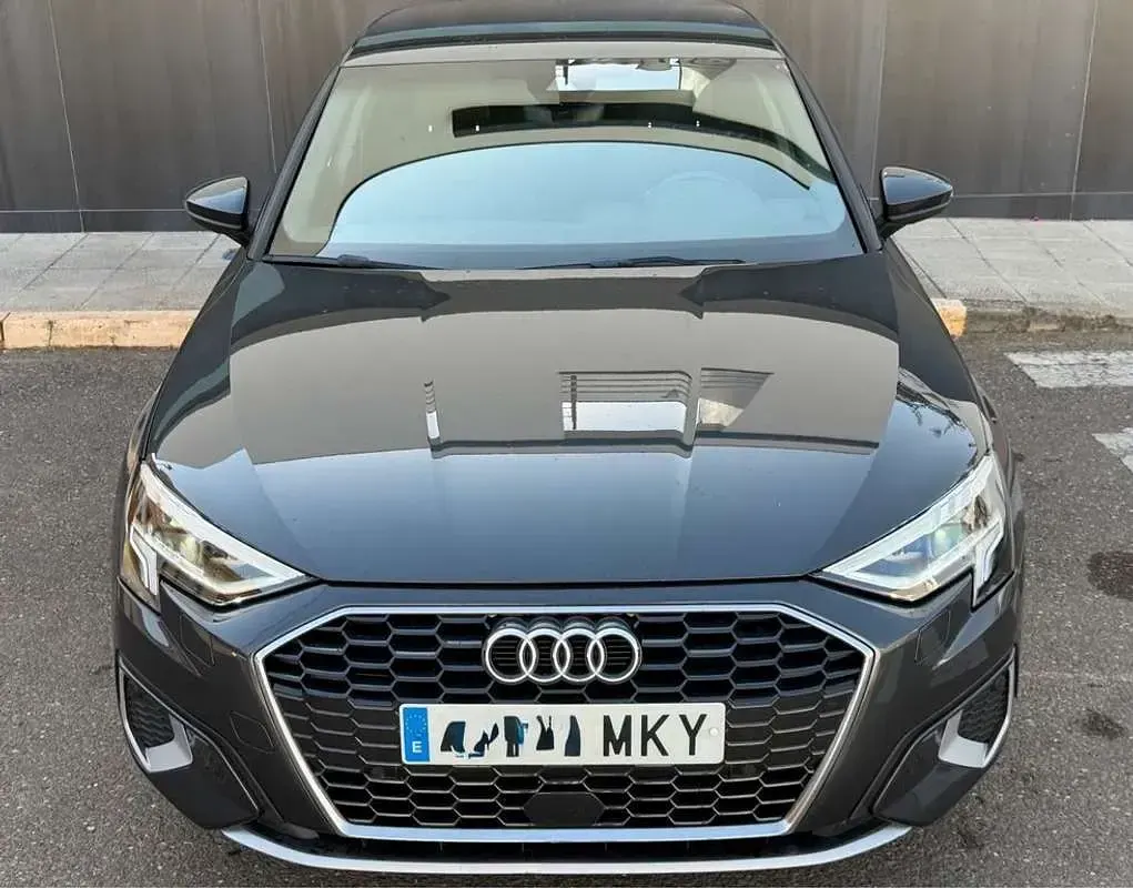 Usado Audi A3 Sportback Advanced Plus 116 CV (85 kW) 2023 Gris Utilitario