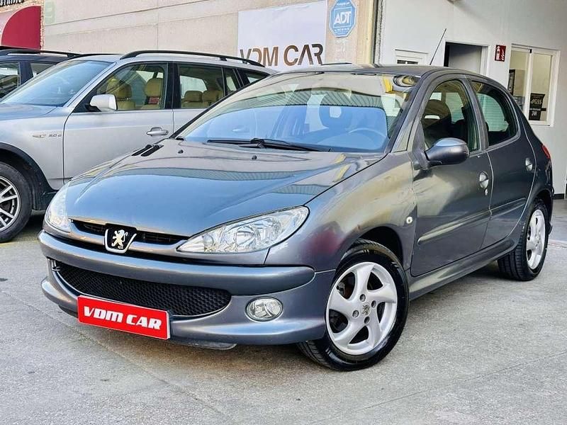 Usado Peugeot 206 110 CV (80 kW) 2006 Gris Utilitario