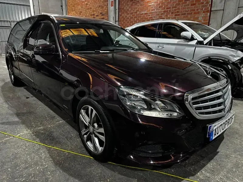 Usado Mercedes E250 204 CV (150 kW) 2015 Violeta / lila Familiar