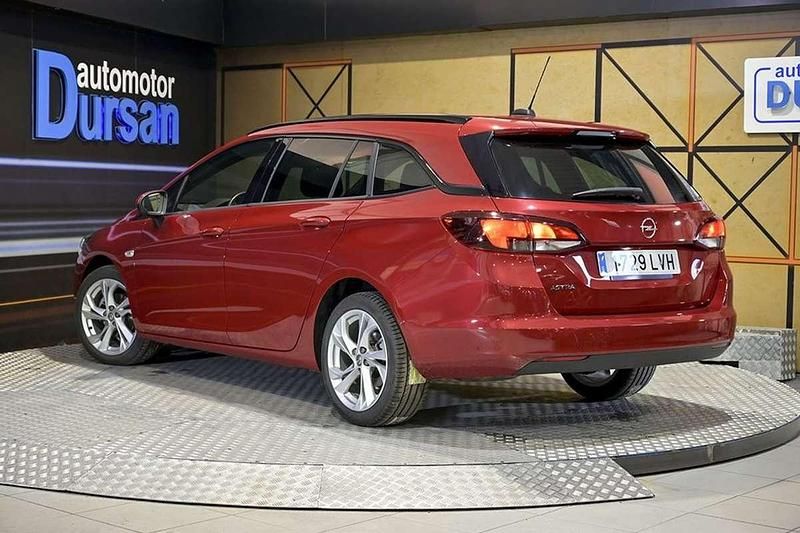 Usado Opel Astra GS Line 131 CV (96 kW) 2021 Rojo Utilitario