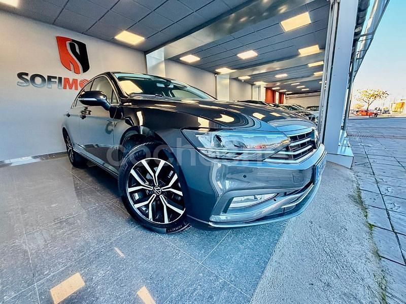 Gris / plata Usado 2021 VW Passat Executive Berlina | 16.990 € (Precio justo) - Imagen 1/4