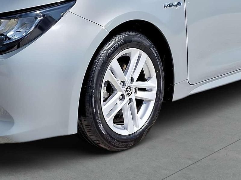 Usado Toyota Corolla Active 122 CV (89 kW) 2021 Gris / plata Berlina