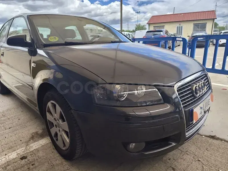 Usado Audi A3 Ambiente 140 CV (102 kW) 2008 Gris / plata Utilitario