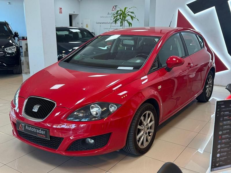 Usado Seat Leon Reference 125 CV (91 kW) 2010 Rojo Utilitario