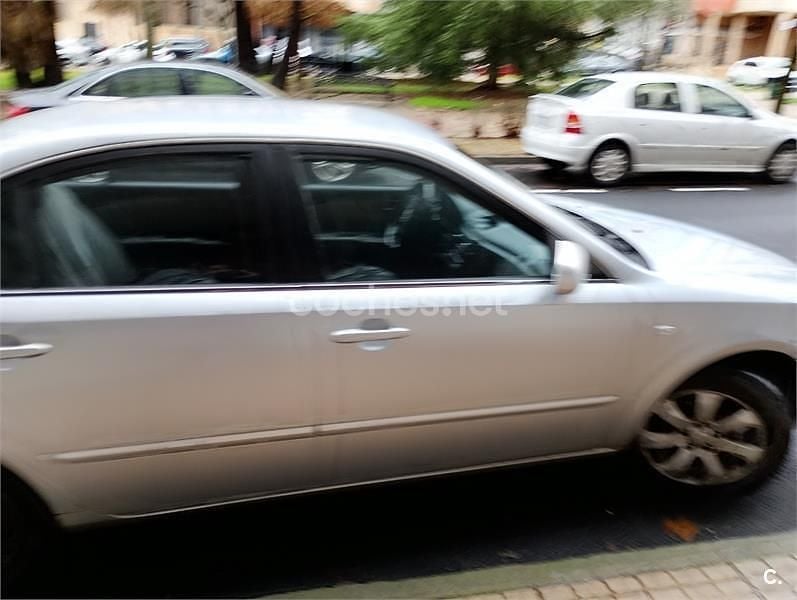 Usado Kia Magentis 140 CV (102 kW) 2009 Gris / plata Berlina