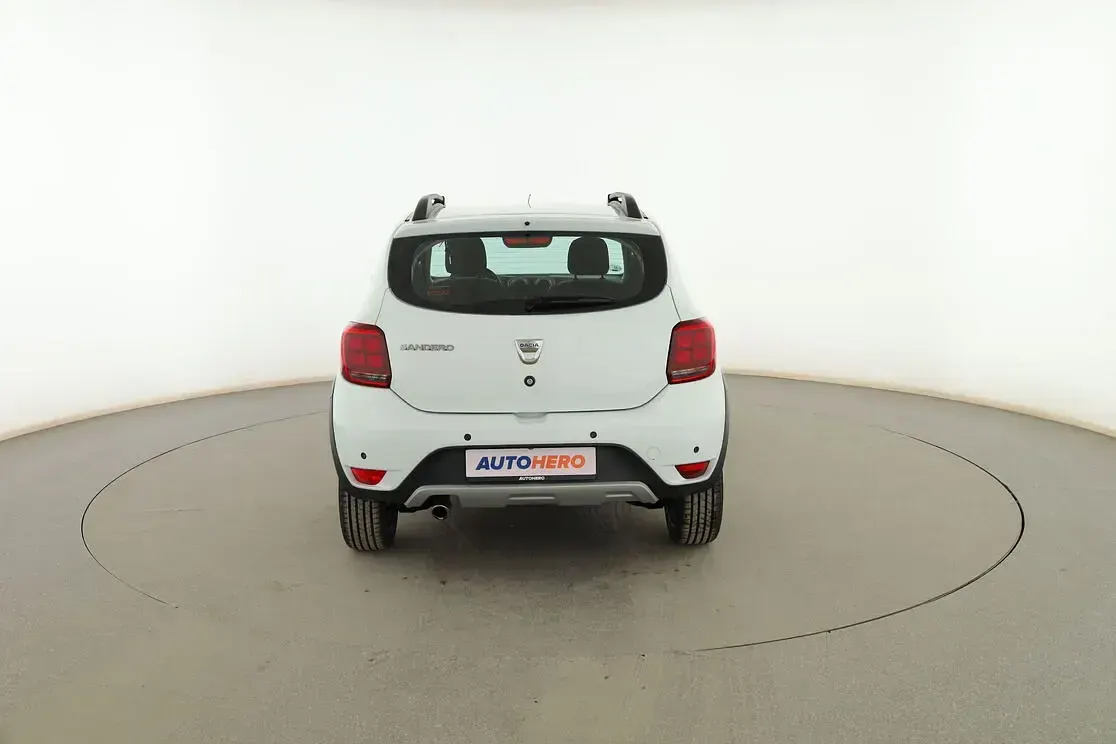 Usado Dacia Sandero Comfort 90 CV (66 kW) 2019 Blanco Berlina