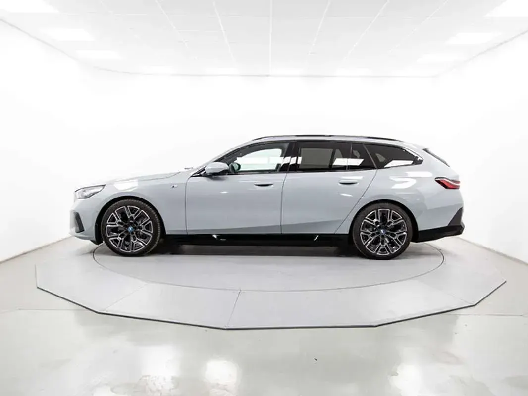 Usado BMW i5 250 kW (340 CV) 2025 Gris Familiar
