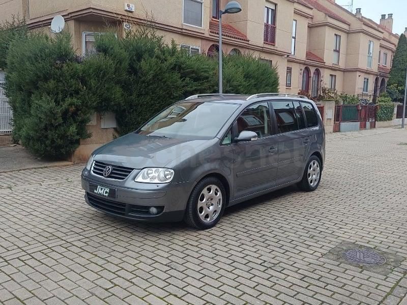 Usado VW Touran Advance 136 CV (100 kW) 2004 Gris / plata Monovolumen