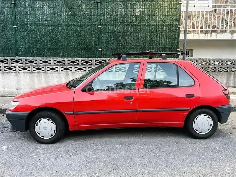 Usado Peugeot 306 71 CV (52 kW) 1995 Rojo Berlina