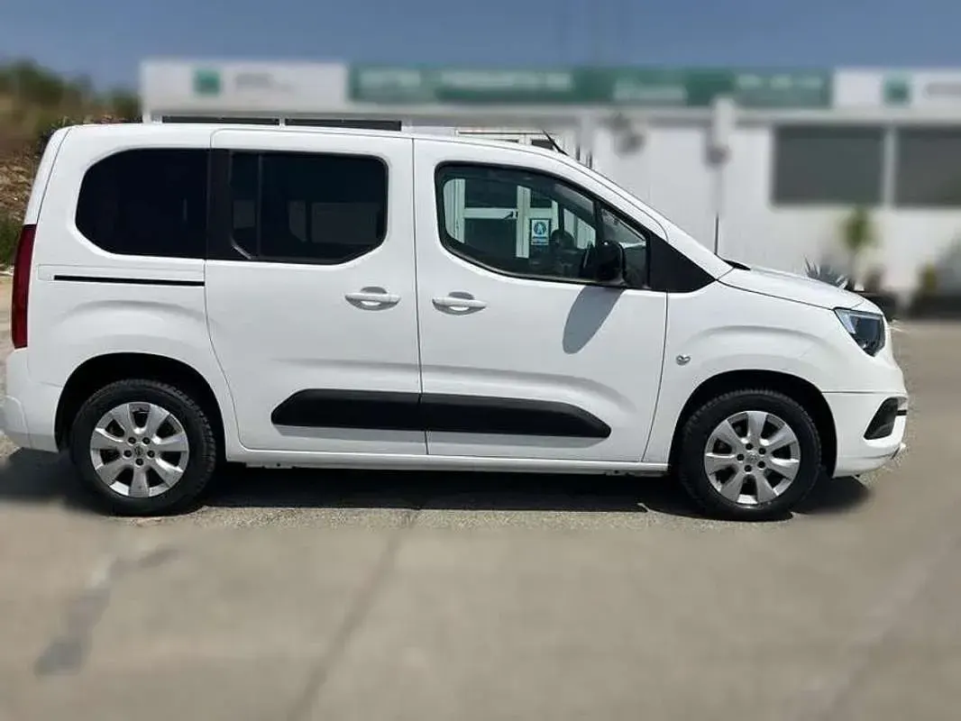Usado Opel Combo Elegance 102 CV (75 kW) 2022 Blanco Monovolumen
