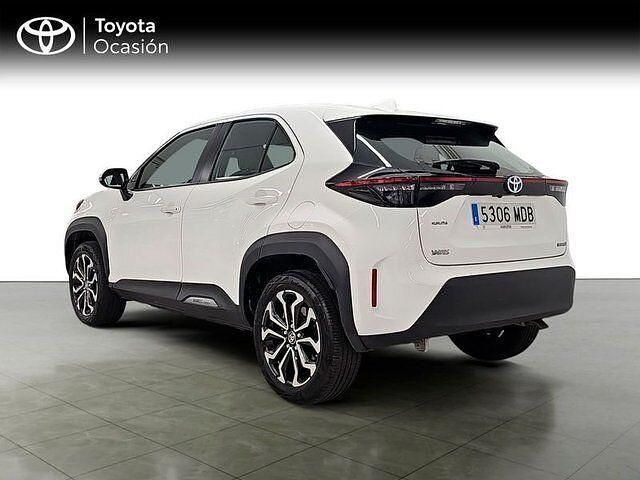 Usado Toyota Yaris Hybrid Active 116 CV (85 kW) 2022 Blanco Pickup/Camioneta