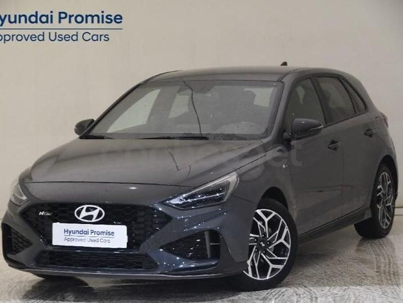 Usado Hyundai i30 N Line 100 CV (73 kW) 2025 Gris / plata Berlina