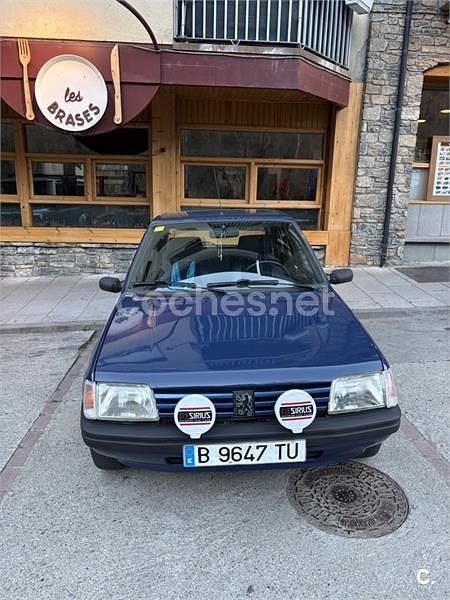 Usado Peugeot 205 60 CV (44 kW) 1997 Azul Utilitario