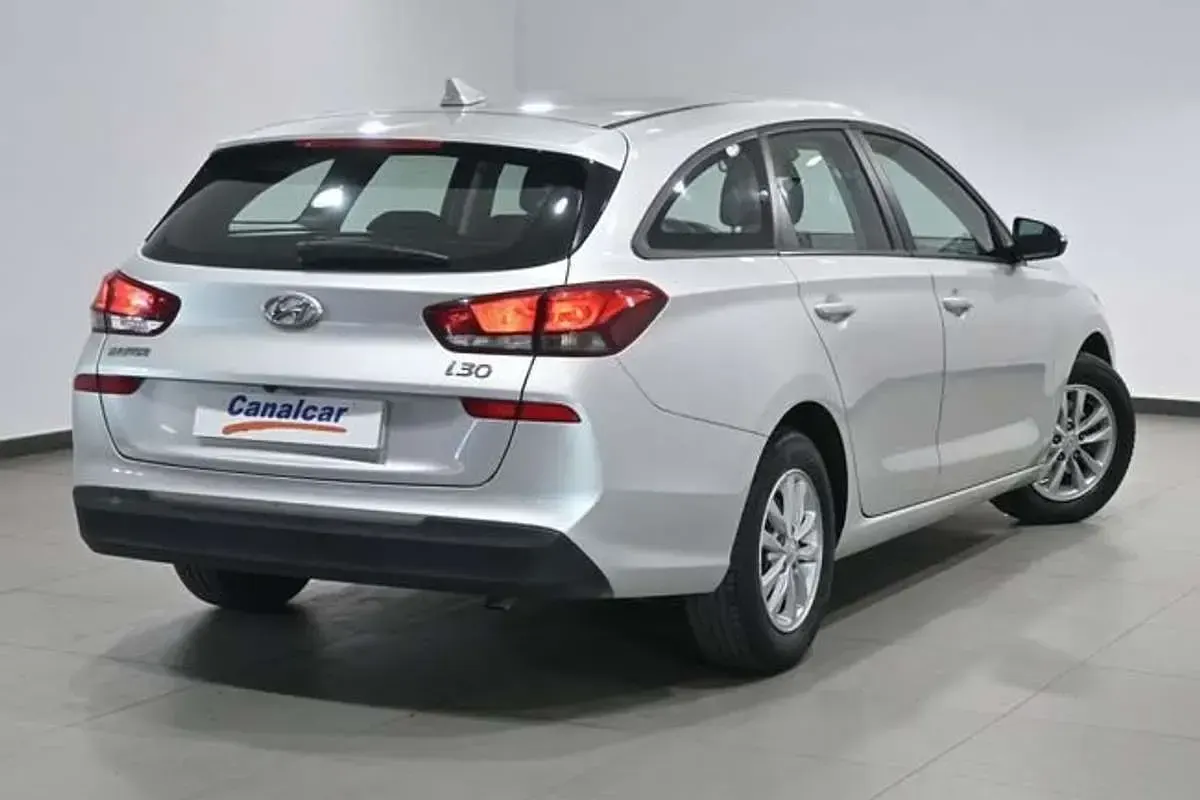 Usado Hyundai i30 GO! 110 CV (80 kW) 2018 Gris Familiar