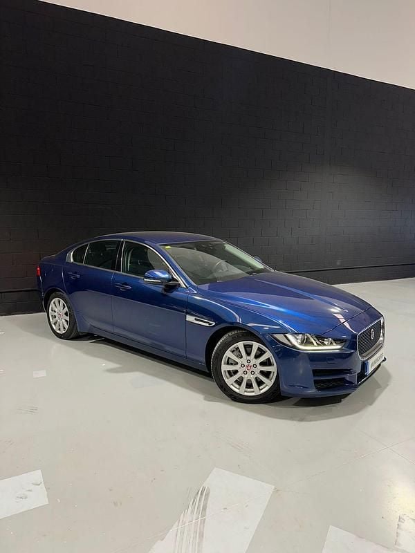 Usado Jaguar XE Pure 181 CV (133 kW) 2015 Azul Berlina