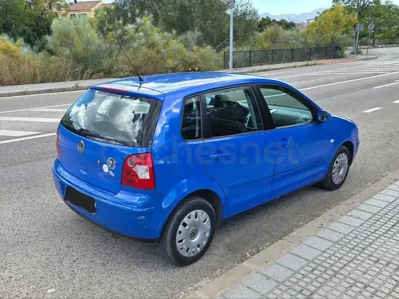 Usado VW Polo Trendline 75 CV (55 kW) 2003 Azul Berlina