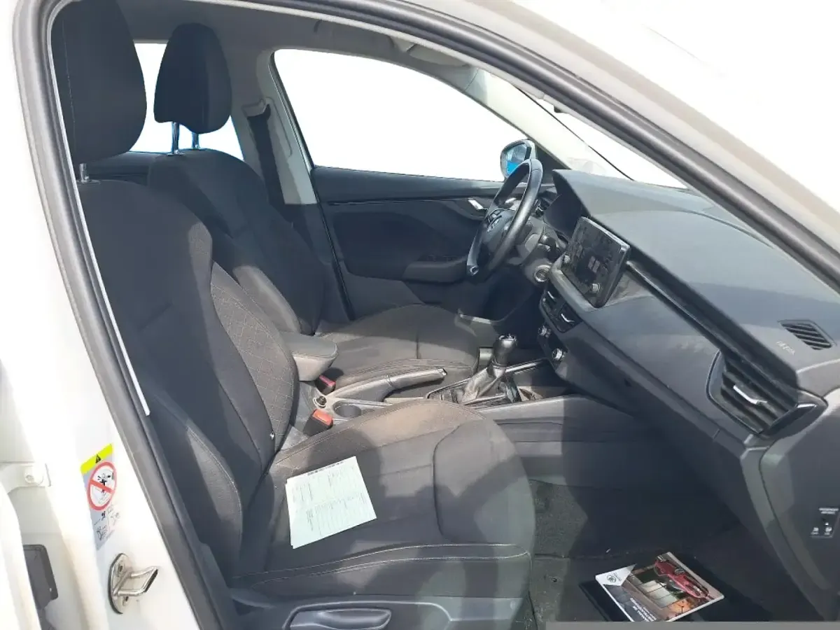 Usado Skoda Kamiq Ambition 110 CV (80 kW) 2021 Blanco SUV