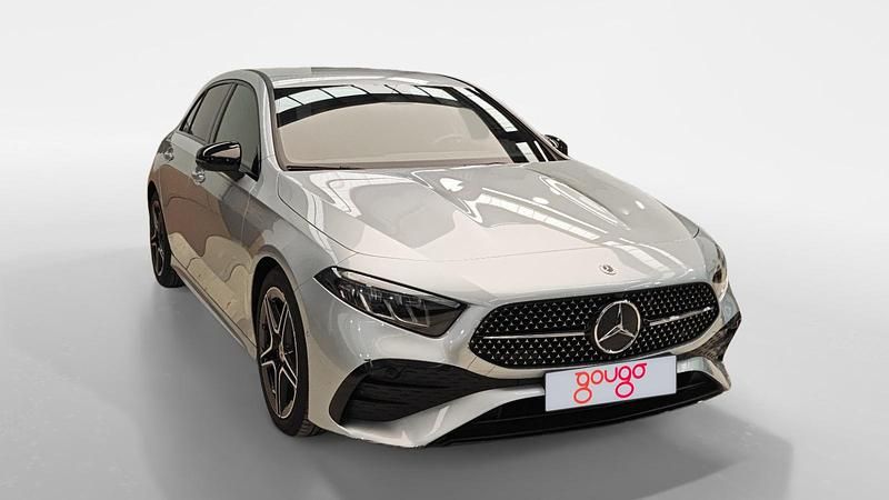 Usado Mercedes A200 AMG line 150 CV (110 kW) 2025 Plata hightech Berlina