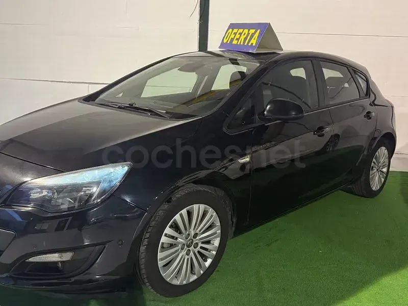 Usado Opel Astra Business 140 CV (102 kW) 2015 Negro Berlina