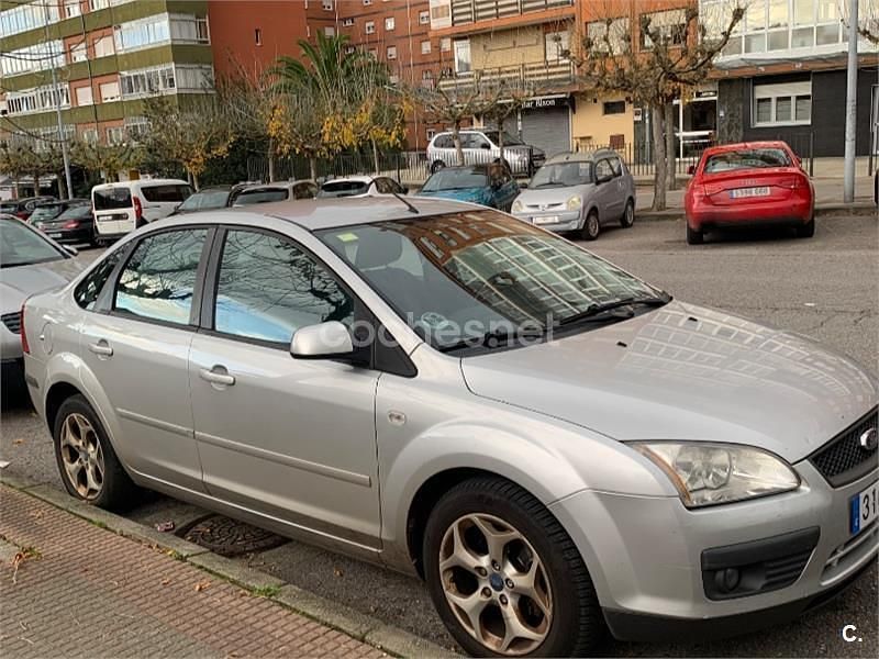 Gris / plata Usado 2008 Ford Focus Ghia Berlina | 3000 € (Buen precio) - Imagen 1/4