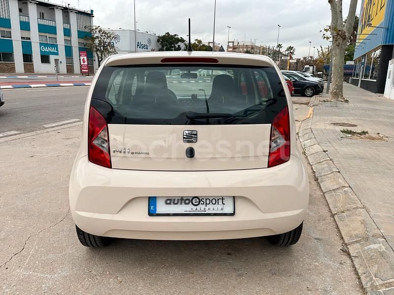 Usado Seat Mii Chic 75 CV (55 kW) 2015 Beige Utilitario