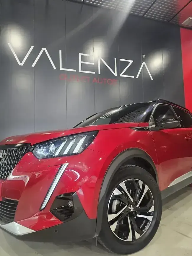 Usado Peugeot 2008 GT 130 CV (95 kW) 2021 Granate SUV