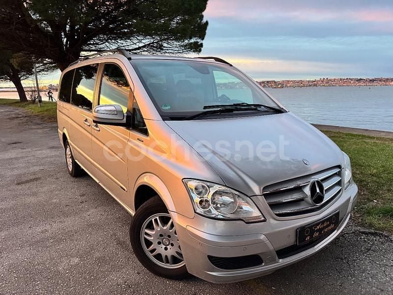 Usado Mercedes Viano 136 CV (100 kW) 2013 Gris / plata Monovolumen