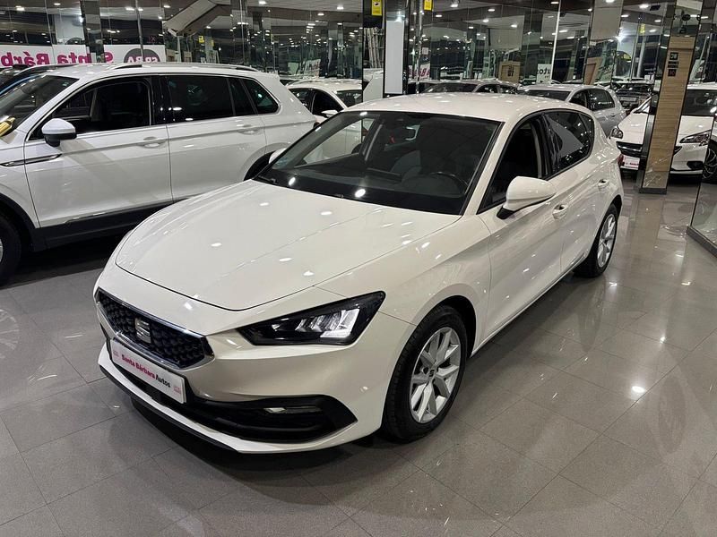Usado Seat Leon Style 115 CV (84 kW) 2022 Blanco Utilitario