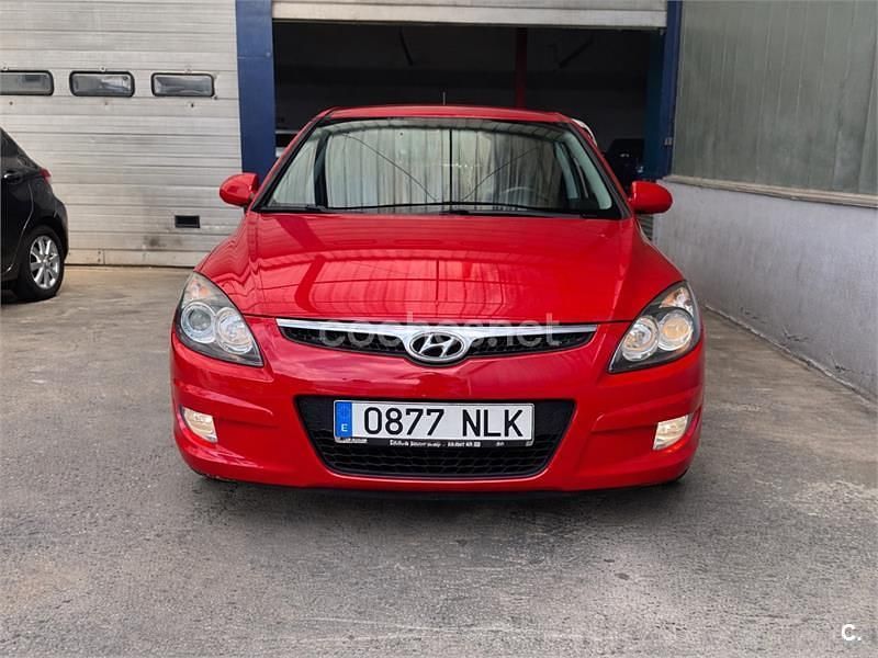 Usado Hyundai i30 Classic 109 HP (80 kW) 2009 Vermelho Sedan