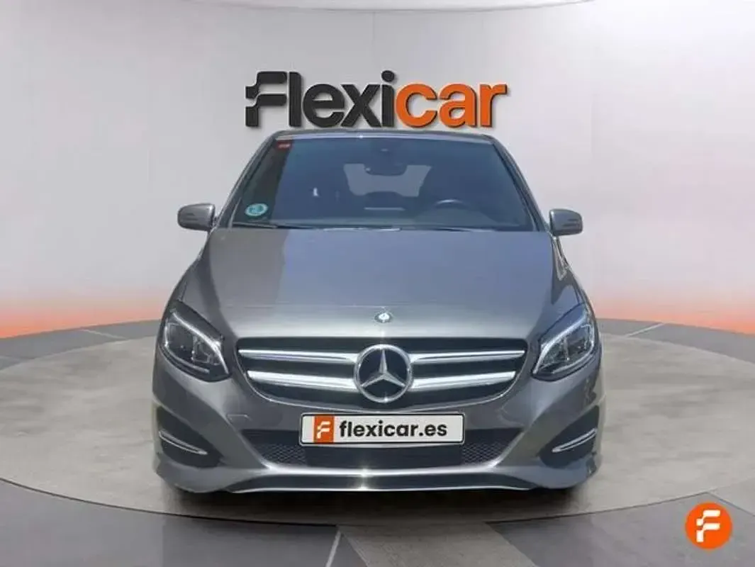 Usado Mercedes B200 139 CV (102 kW) 2017 Gris Utilitario