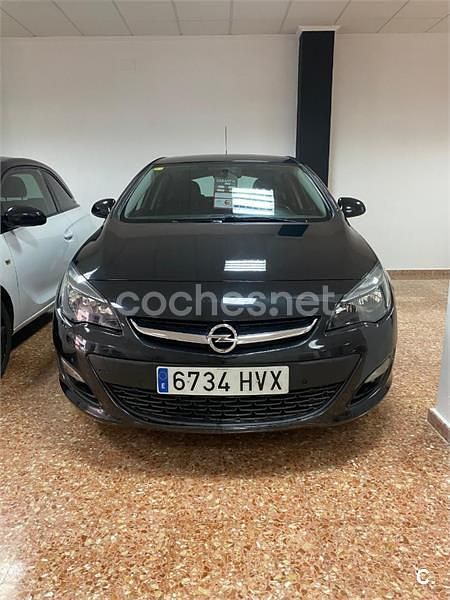 Usado Opel Astra Selective 115 CV (84 kW) 2014 Negro Berlina