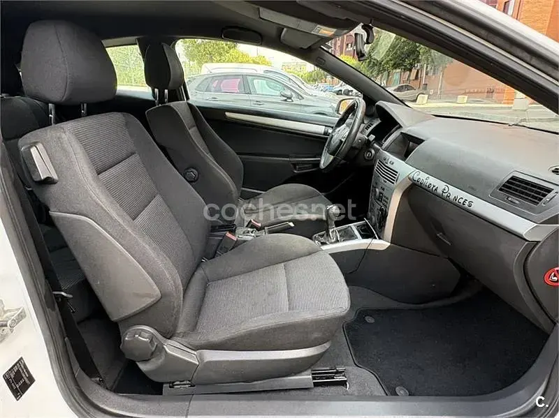 Usado Opel Astra GTC Sport 110 CV (80 kW) 2009 Blanco Berlina