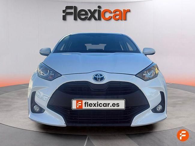 Usado Toyota Yaris Hybrid Business Edition 116 CV (85 kW) 2022 Blanco