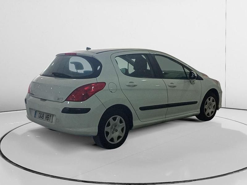 Usado Peugeot 308 Business-Line 92 CV (67 kW) 2011 Blanco Berlina