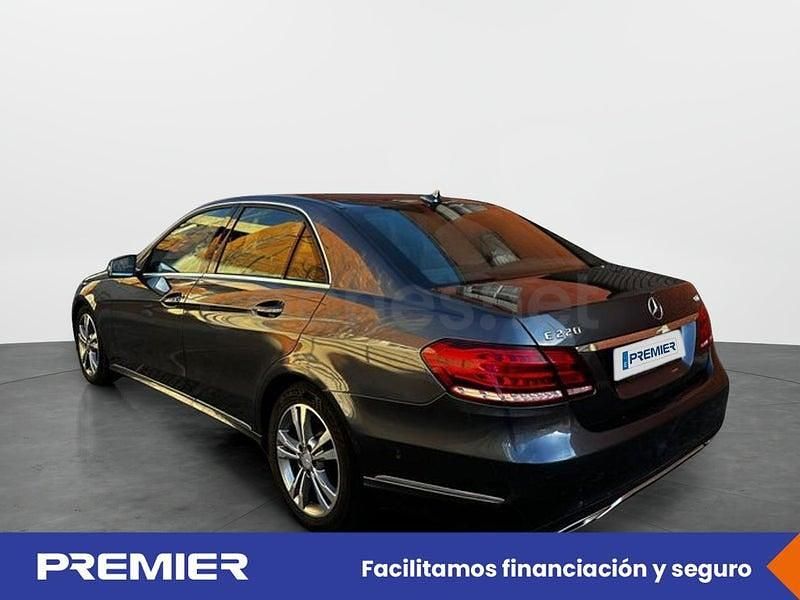 Usado Mercedes E220 Edition 170 CV (125 kW) 2014 Gris Berlina