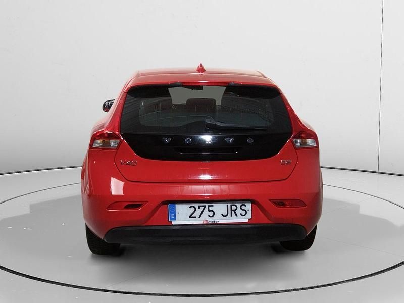 Usado Volvo V40 Kinetic 120 CV (88 kW) 2016 Rojo Berlina