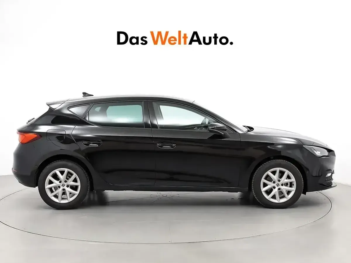 Usado Seat Leon Style 151 CV (111 kW) 2024 Negro Berlina