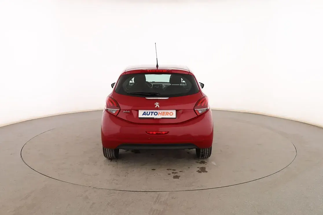 Usado Peugeot 208 Allure 100 CV (73 kW) 2018 Rojo Utilitario