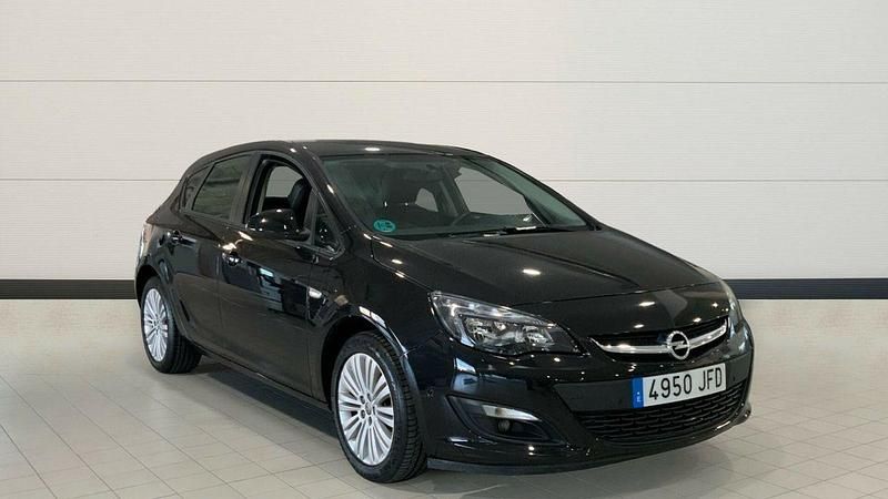 Usado Opel Astra Selective 116 CV (85 kW) 2015 Negro Utilitario