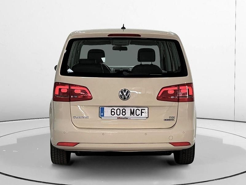 Usado VW Touran Advance 150 CV (110 kW) 2016 Beige Monovolumen